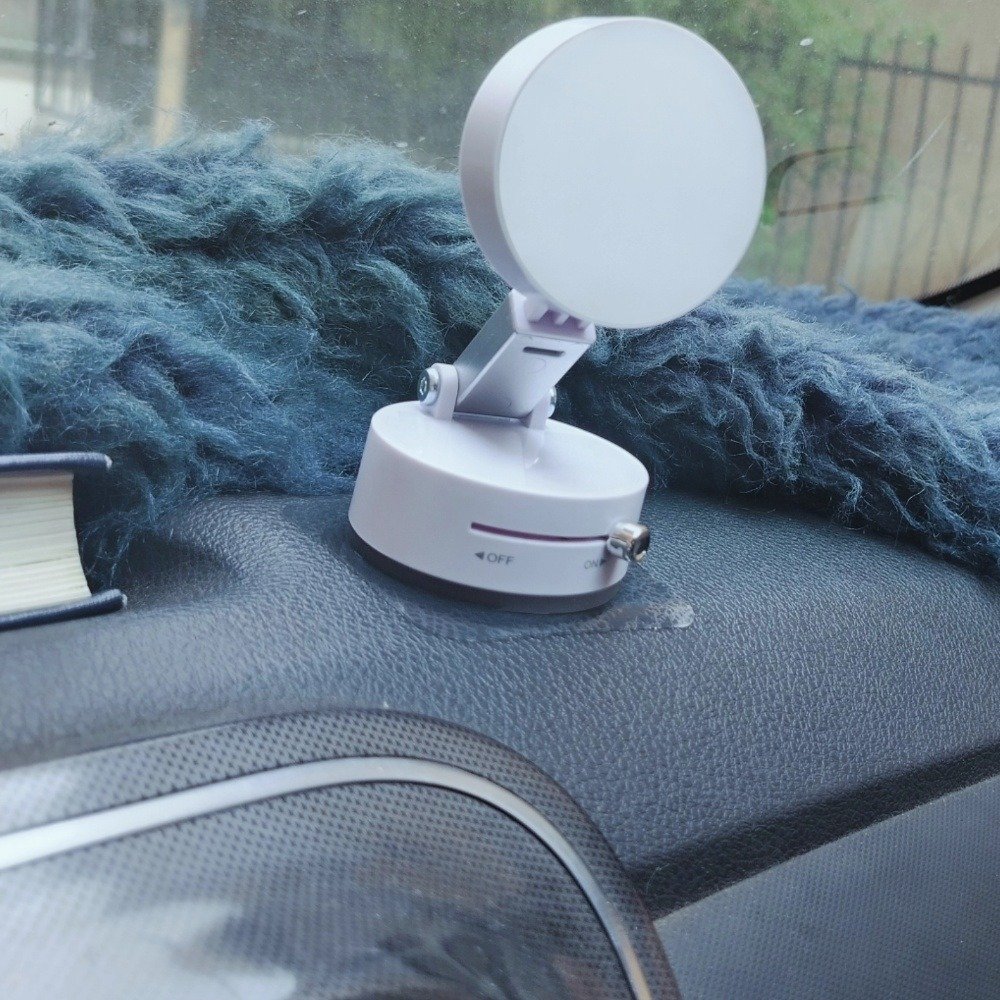 A2 Magnetic Stand in car