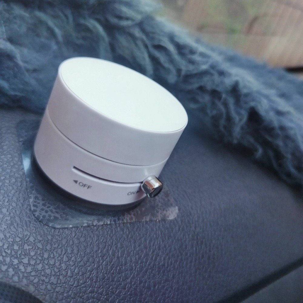 A2 Magnetic Stand in car